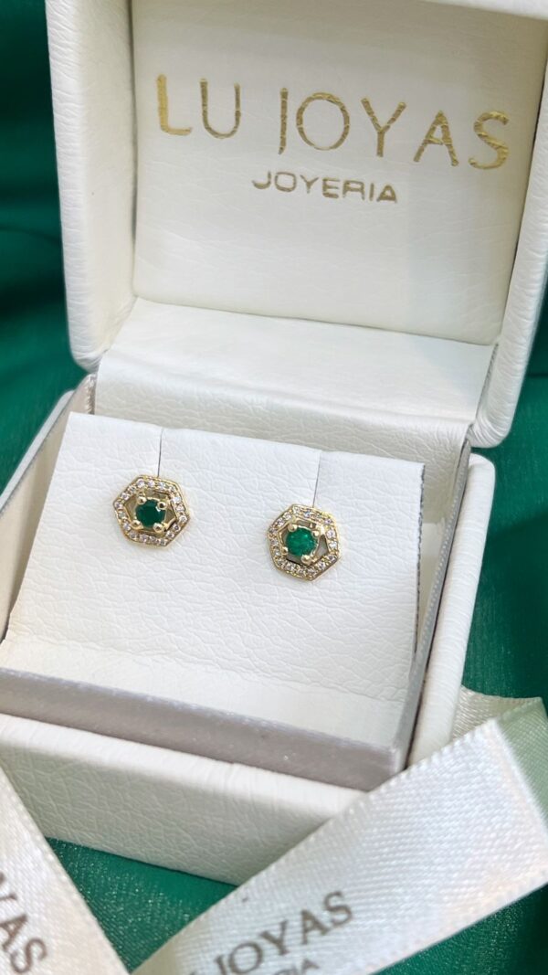 Topos en oro 18k con esmeralda y diamantes