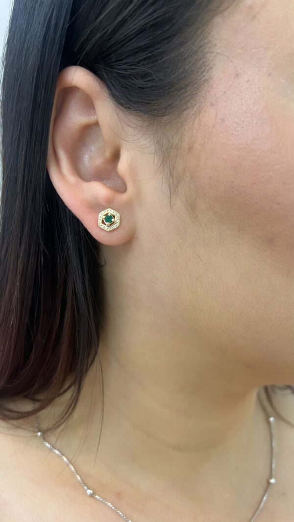 Topos en oro 18k con esmeralda y diamantes - Image 2