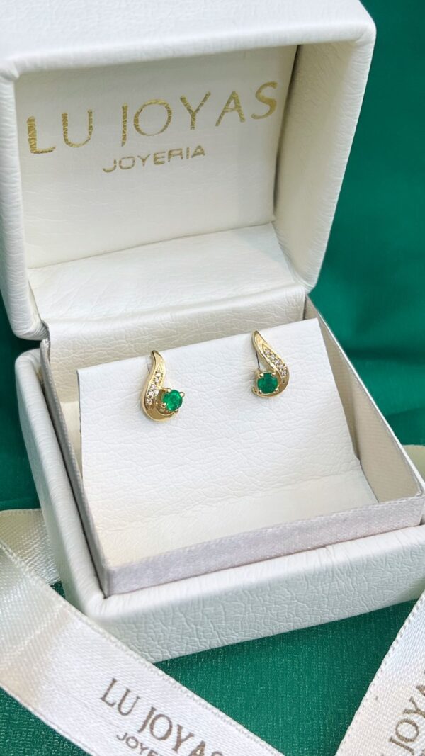 Topos en oro 18k con esmeralda y diamantes