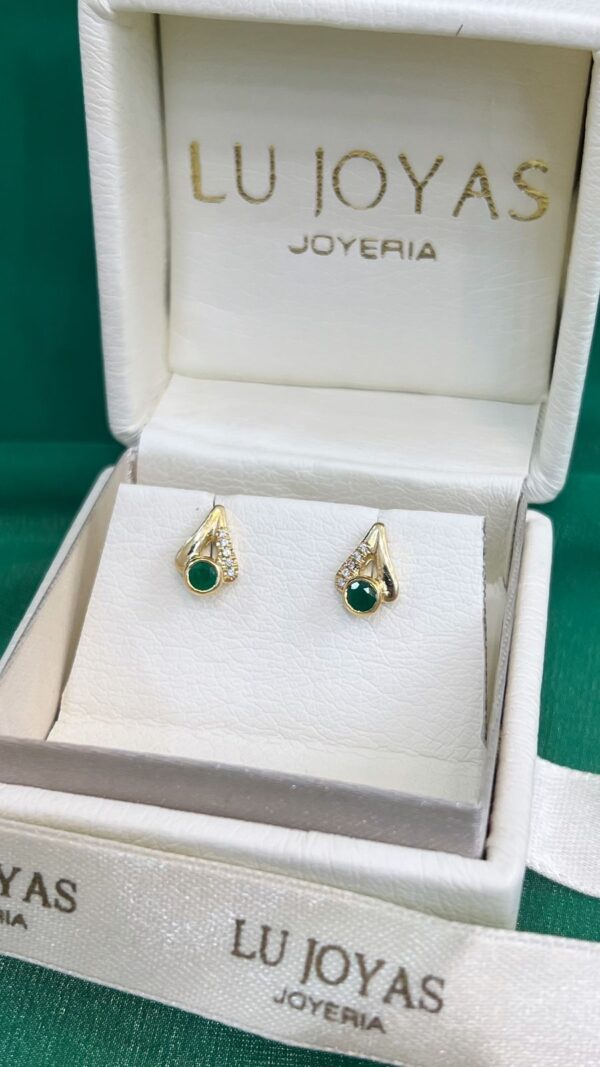 Topos en oro 18k con esmeralda y diamantes