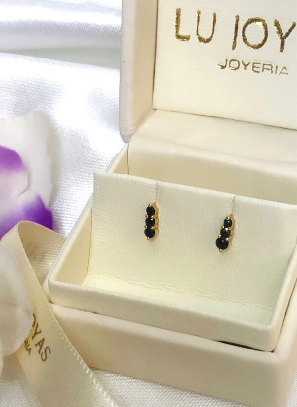 Topos en Oro 18k con Zafiros negros