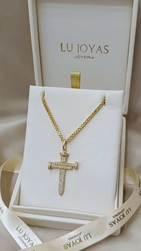Dije en oro 18k diseño cruz - Image 2