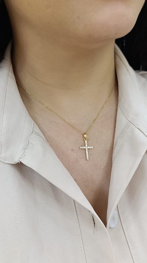 Dije en oro 18k diseño cruz con circones - Image 2