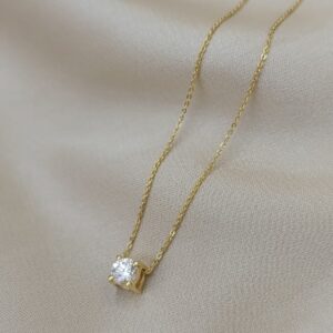 Gargantilla en oro 18k con diamante central