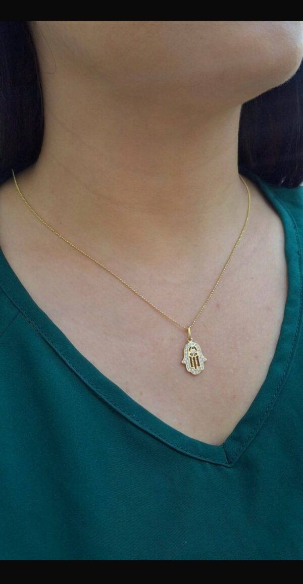 Dije en oro de 18k diseño mano de fatima - Image 2