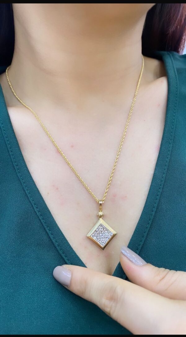 Dije oro 18k diseño rombo con diamantes - Image 2
