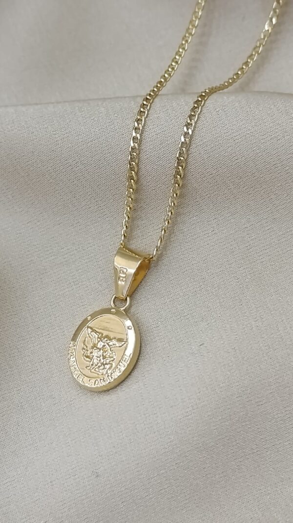 Dije en oro de 18k diseño san miguel arcangel