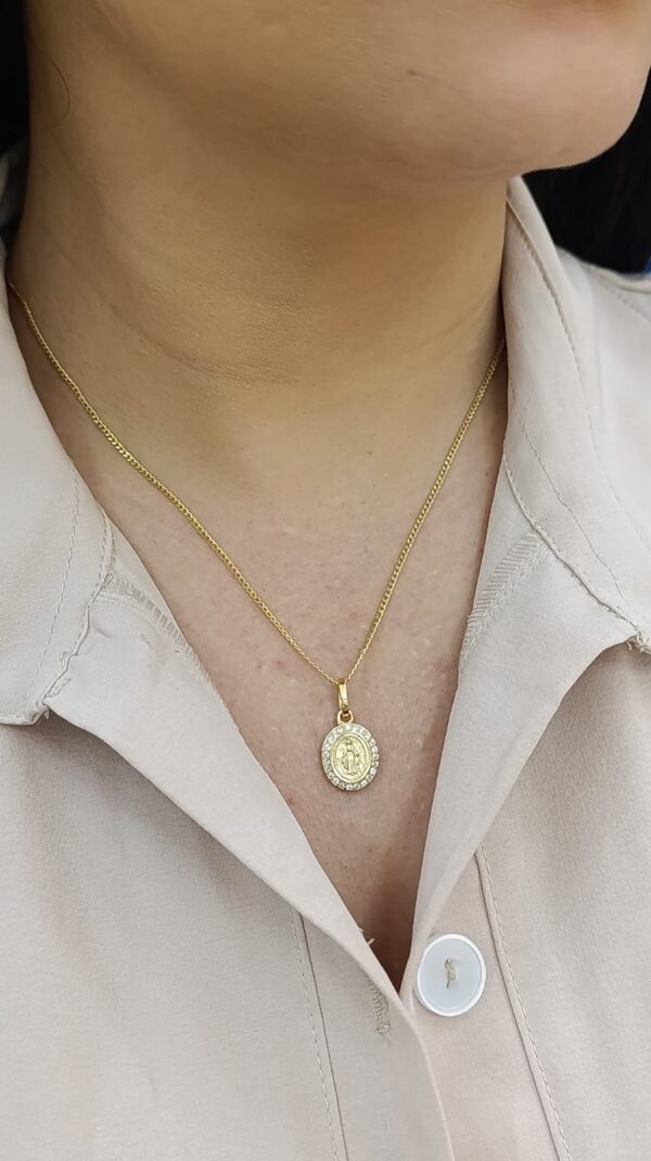 Dije en oro de 18k diseño virgen milagrosa - Image 2