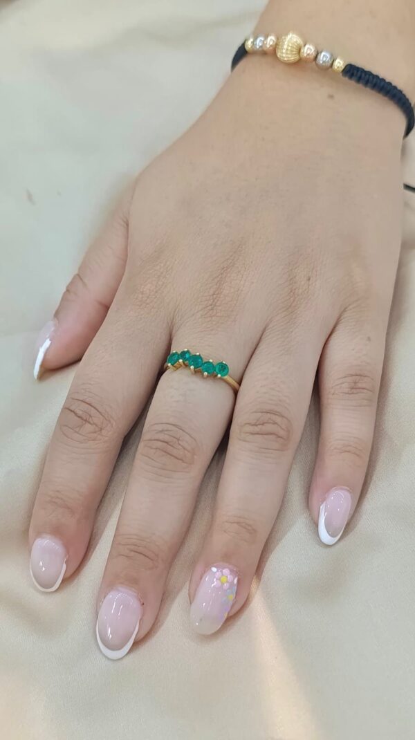 Anillo oro 18k diseño crazy band con esmeralda - Image 2