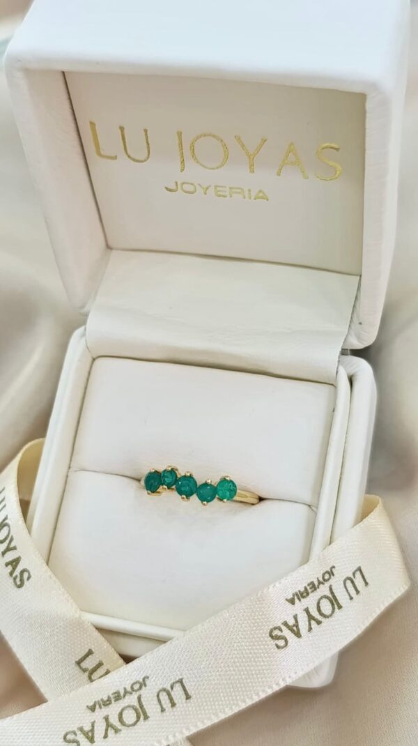 Anillo oro 18k diseño crazy band con esmeralda