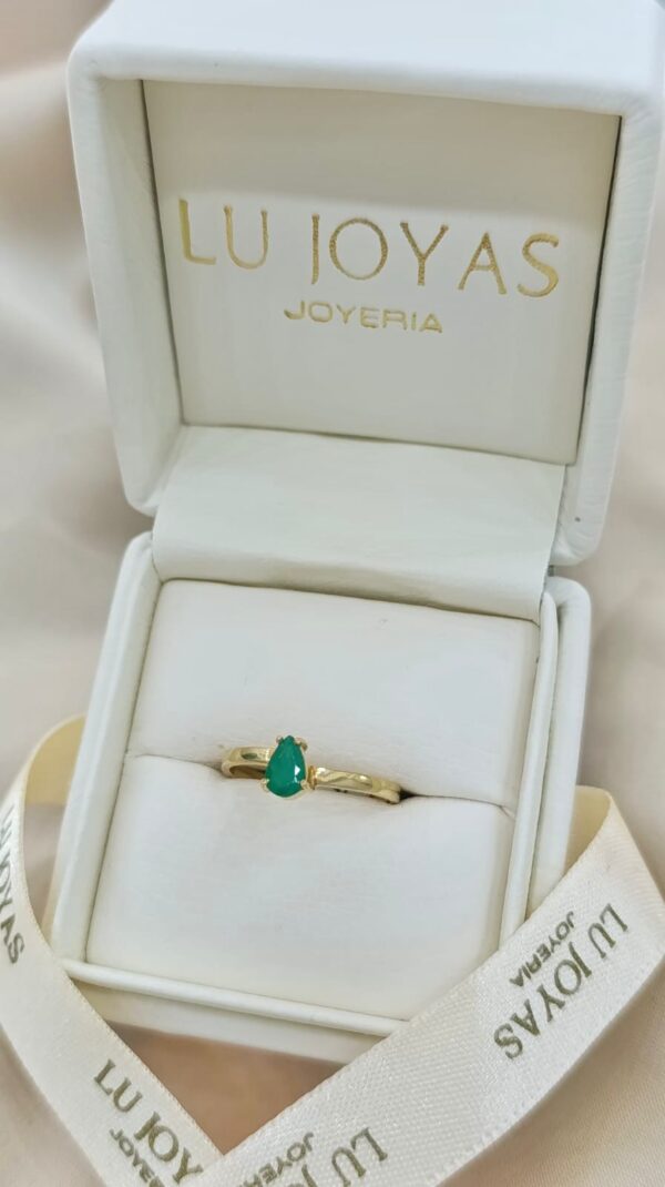 Anillo en oro 18k solitario con esmeralda diseño lagrima