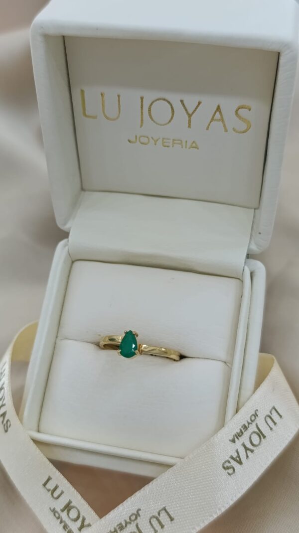 Anillo en oro 18k solitario con esmeralda diseño lagrima