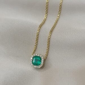 Gargantilla tejido chinesca con esmeralda cuadrada y diamante