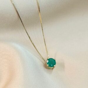 Gargantilla en oro de 18k con centro de esmeralda