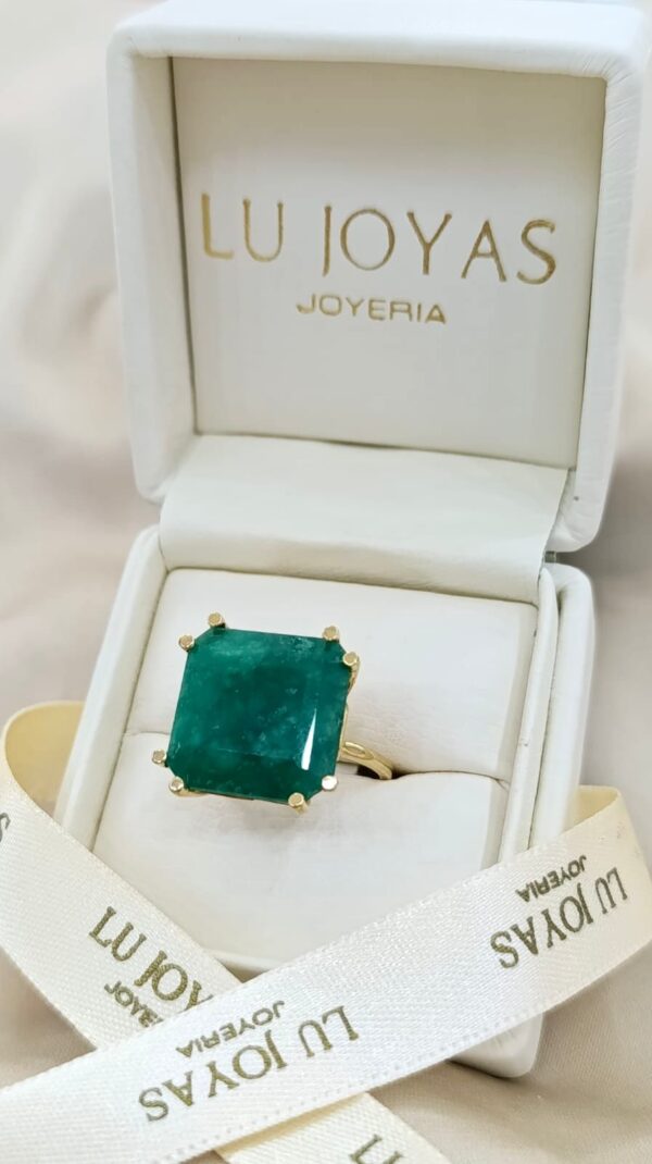 Anillo en oro 18k con esmeralda