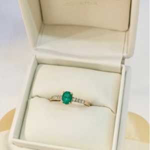 Anillo en oro 18k con esmeralda y diamantes