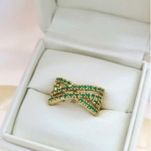 Anillo en oro 18k con esmeraldas