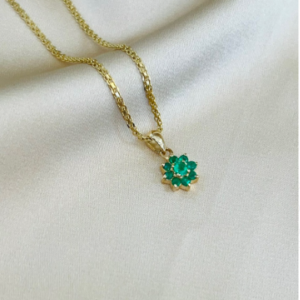 Dije en oro 18k flor de esmeralda