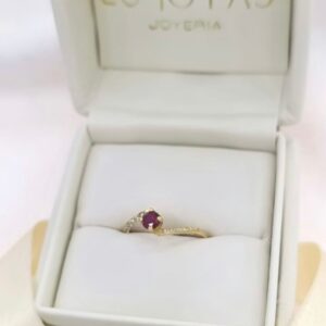 Anillo en oro 18k con Rubi y circones blancos