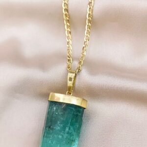 Dije en oro 18k canutillo de esmeralda